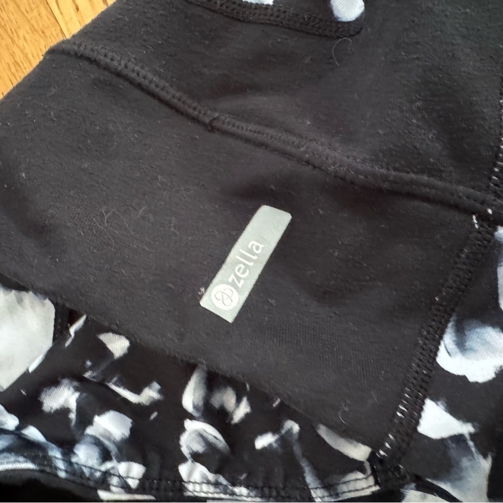 Zella Kids Black and White Floral Leggings - Picture 5 of 9